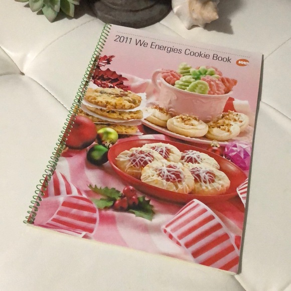 2011 We Energies Cookie Book - Picture 1 of 16